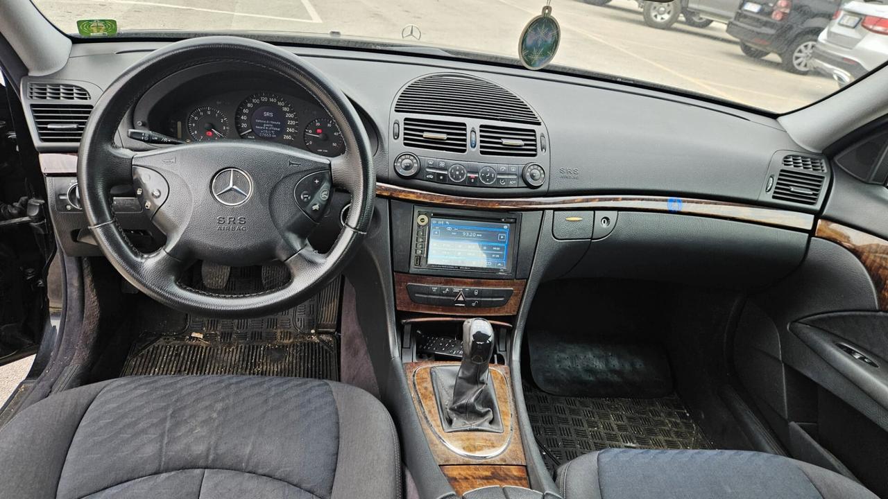 Mercedes-benz E 270 CDI cat Elegance