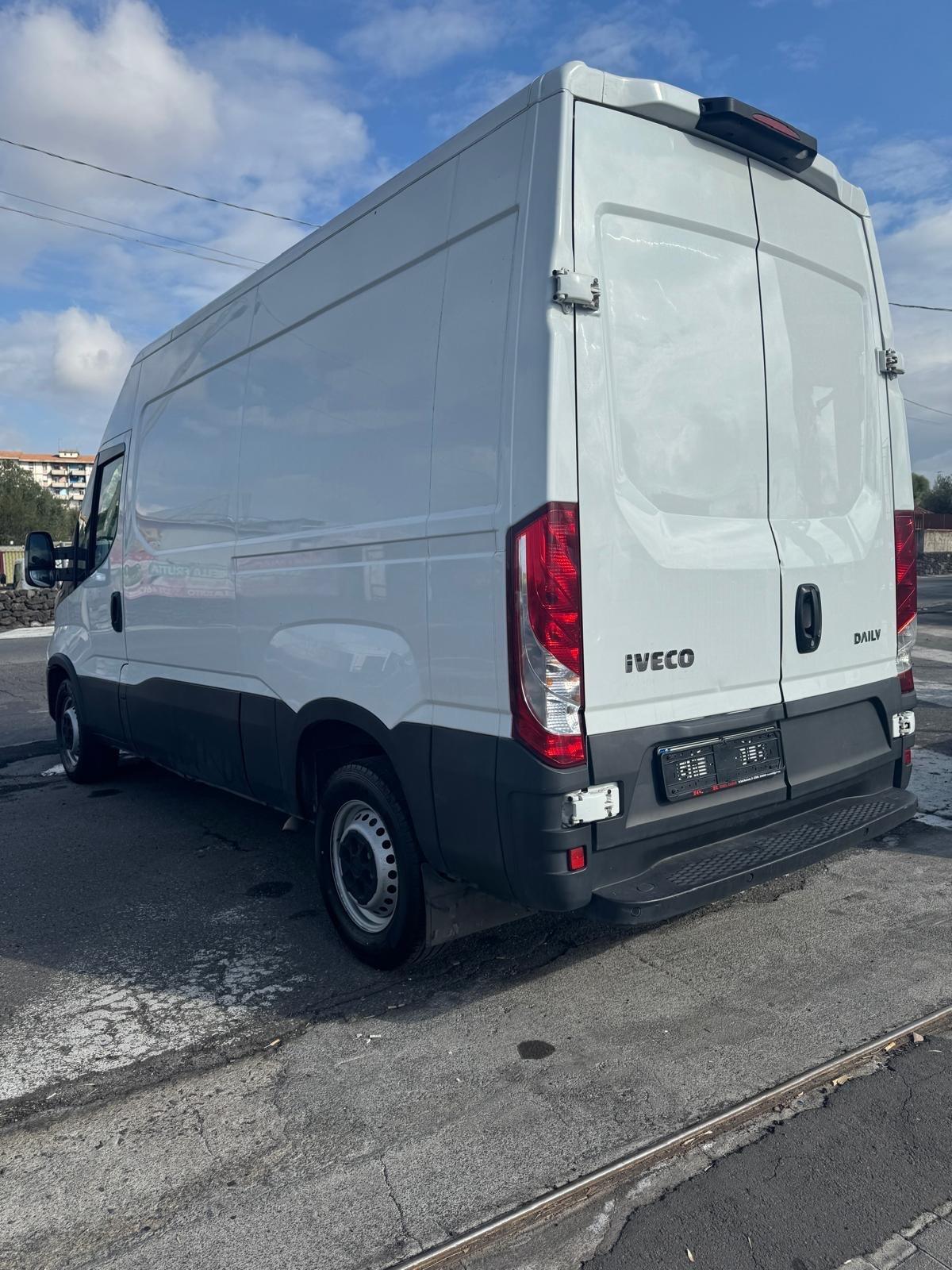 Iveco daily 2.2 coibentato..PARI AL NUOVO