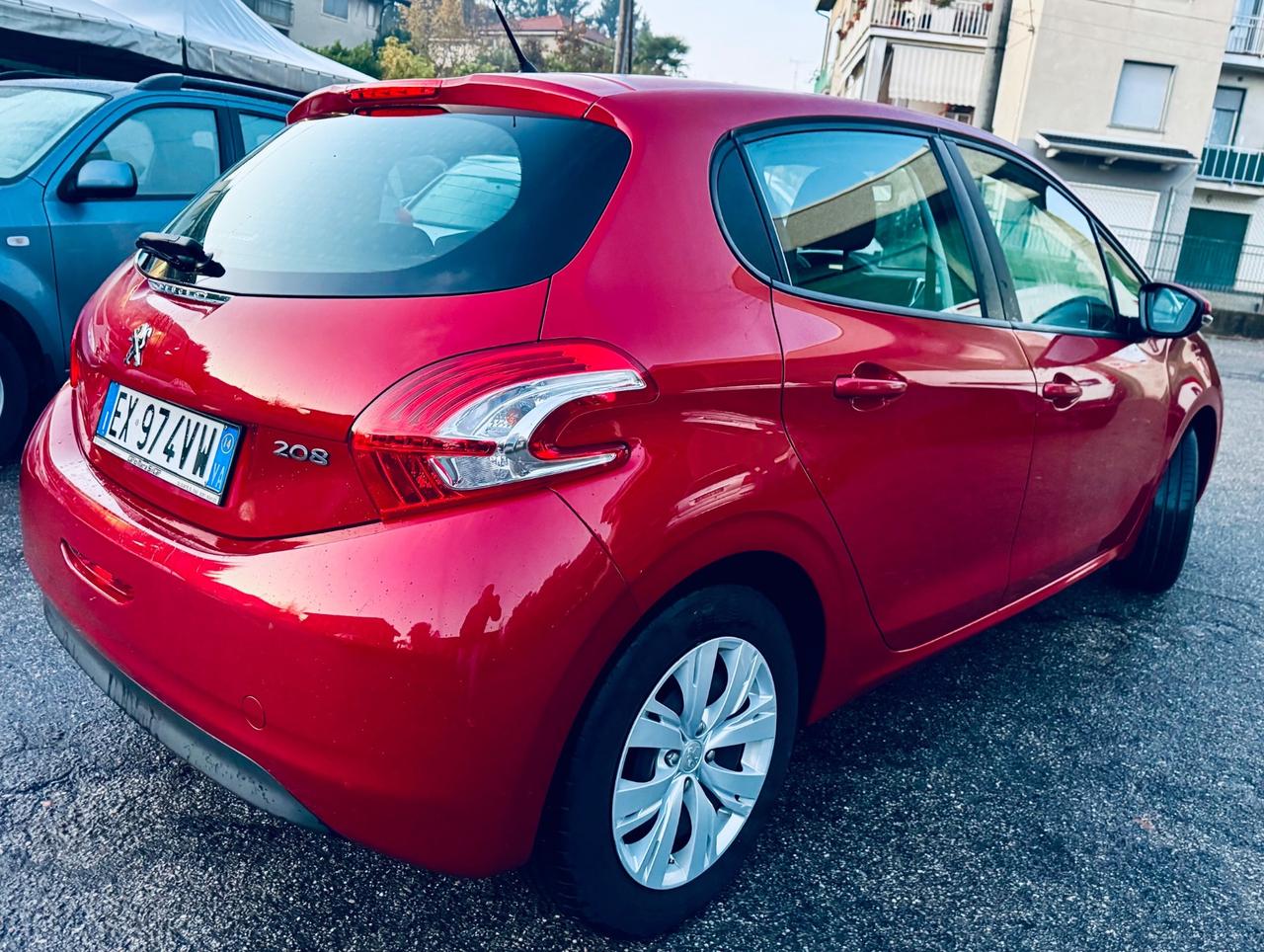 Peugeot 208 1.4 HDi 68 CV 5 porte Allure