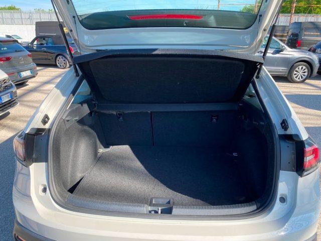 VOLKSWAGEN Taigo 1.0 TSI 110 CV DSG Automatica per NEOPATENTATI