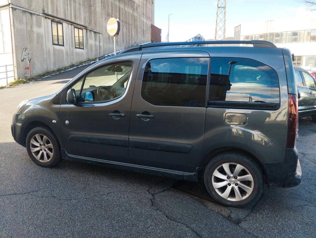 Peugeot Partner Tepee BlueHDi 100 Outdoor