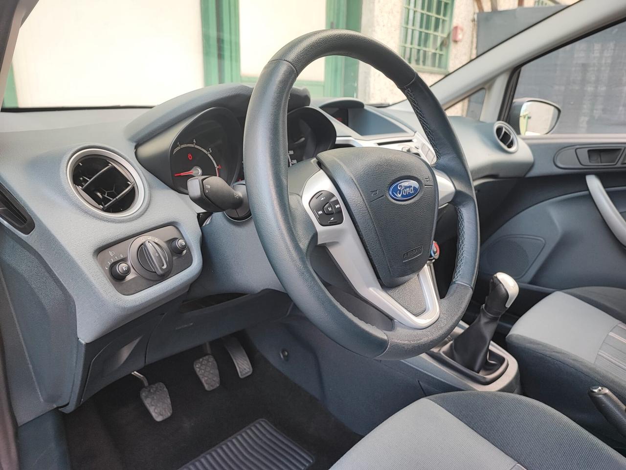 Ford Fiesta 1.2 BENZINA NEOPATENTATI 5 PORTE 2009