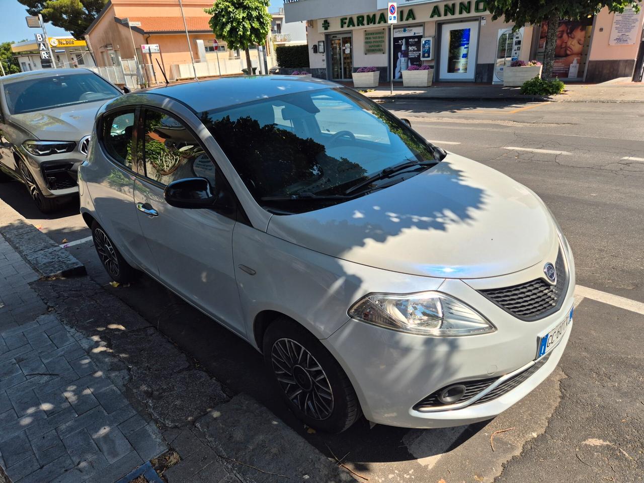 Lancia Ypsilon 1.2 69 CV 5 porte S&S Platinum