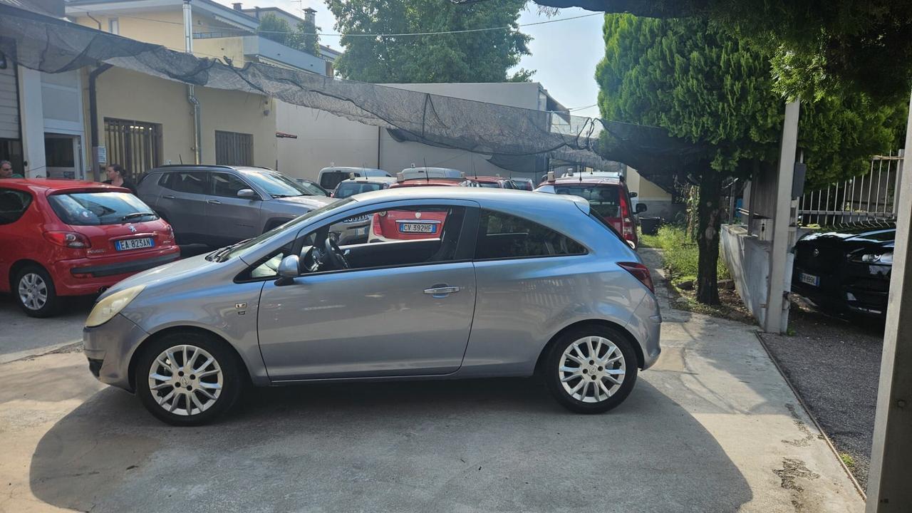 Opel Corsa 1.2 80CV 3 porte GPL-TECH Club