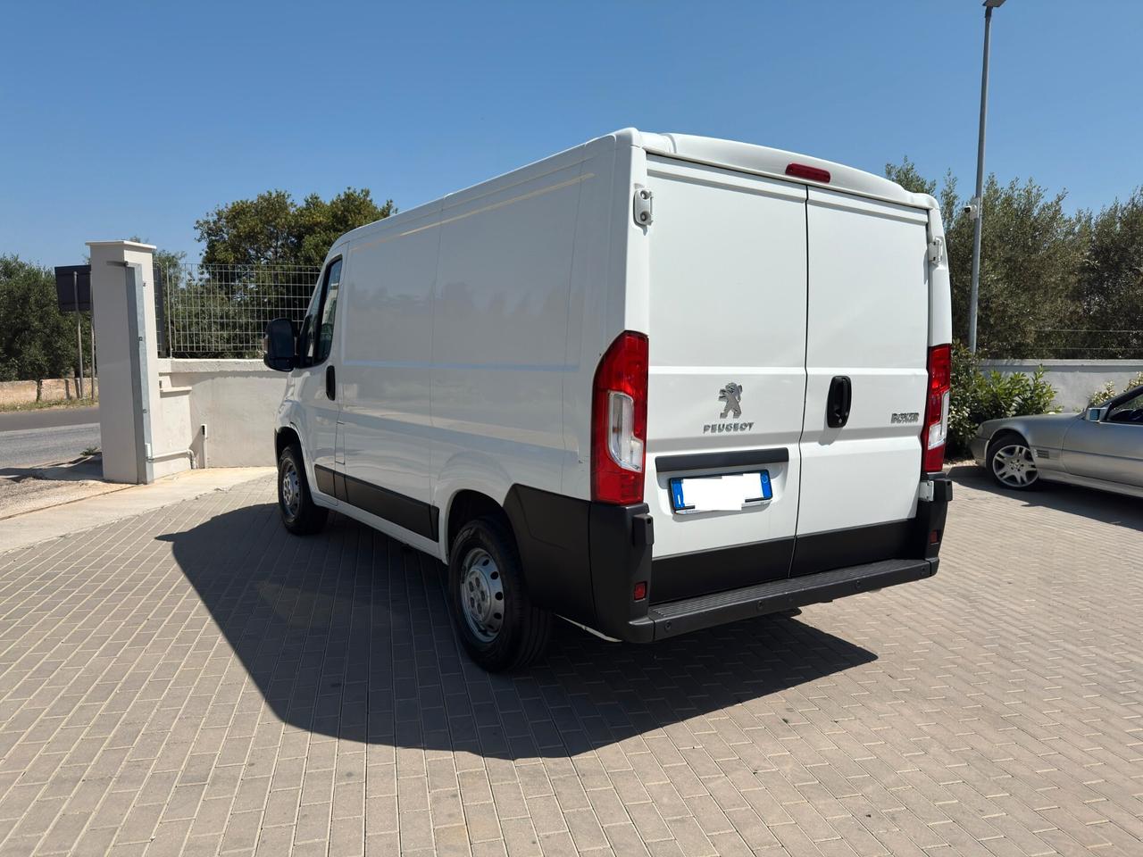 Peugeot Boxer 330 2.0 BLUEHDI 130 cv AUTOCARRO
