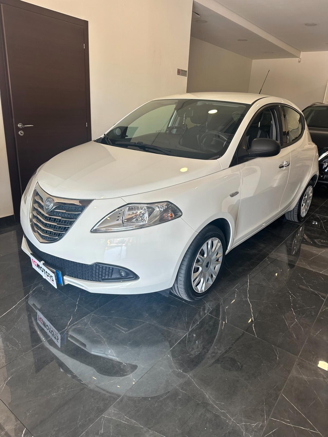 Lancia Ypsilon 1.2 69 CV 5 porte S&S Silver