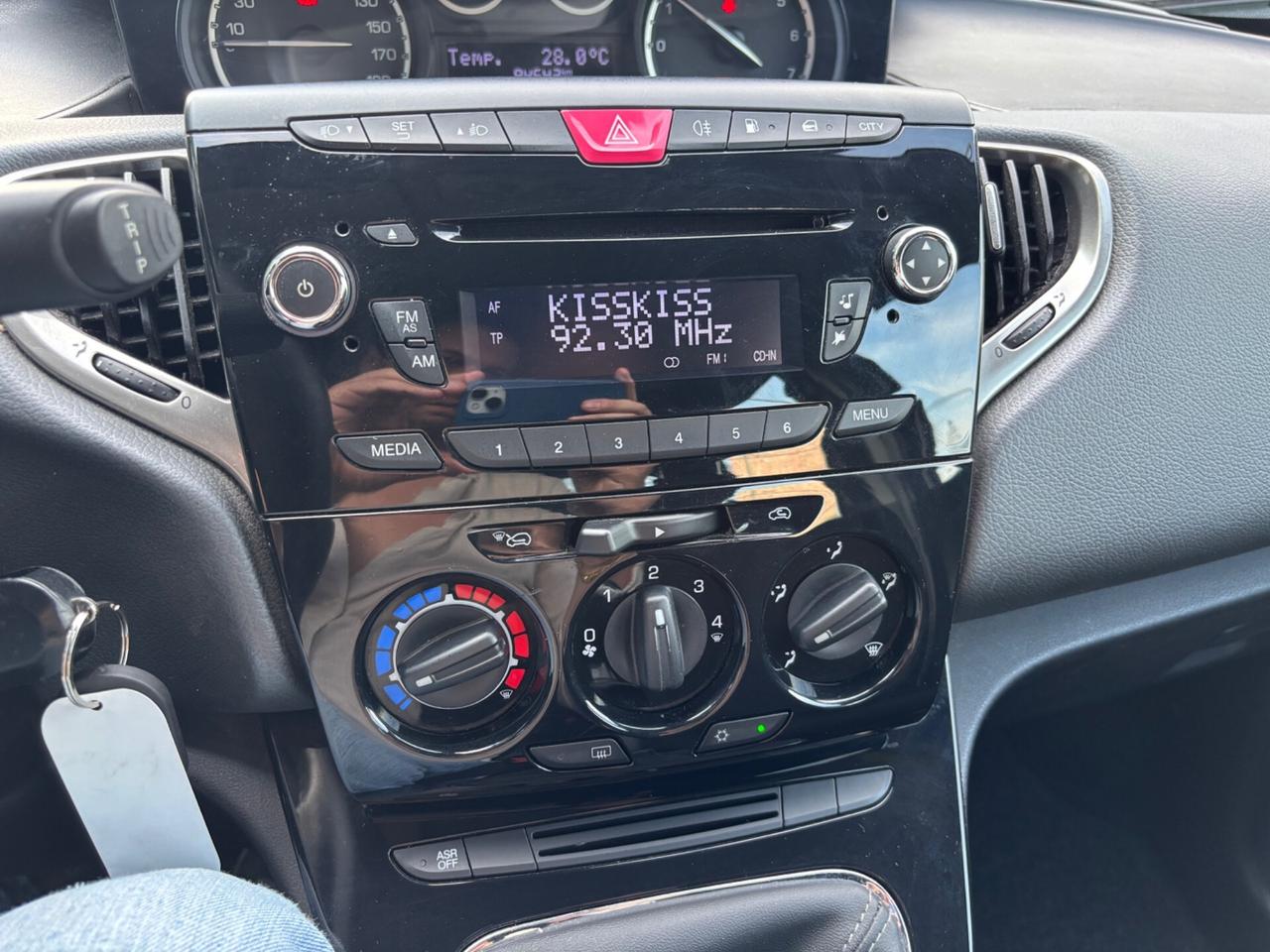 Lancia Ypsilon 5 porte Metano Ecochic OK NEOPATENTATI