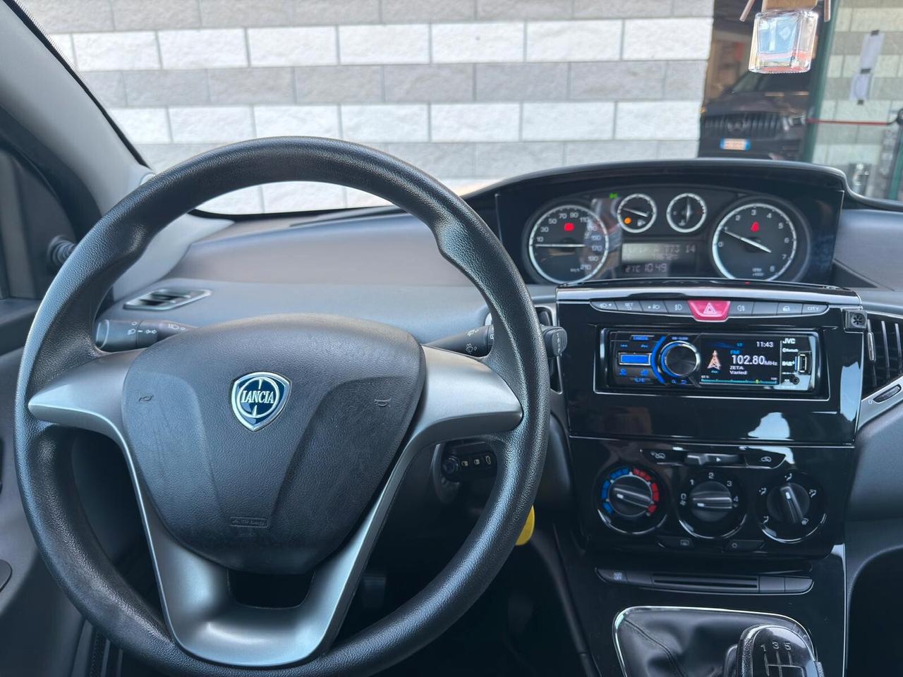 Lancia Ypsilon 1.2 69 CV 5 porte Silver