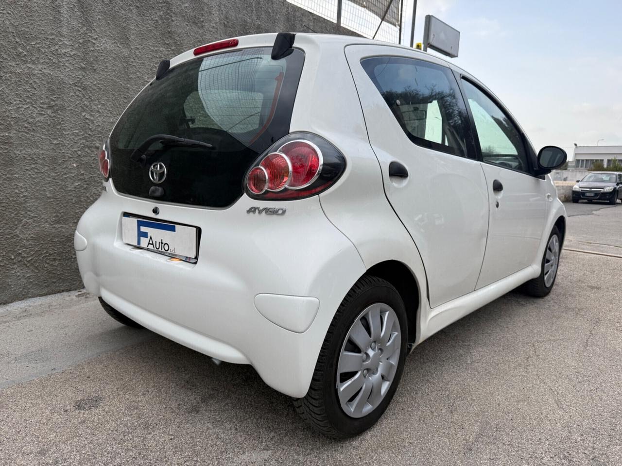 Toyota Aygo 1.0 12V VVT-i 5 porte,Clima,Radio,ecc.