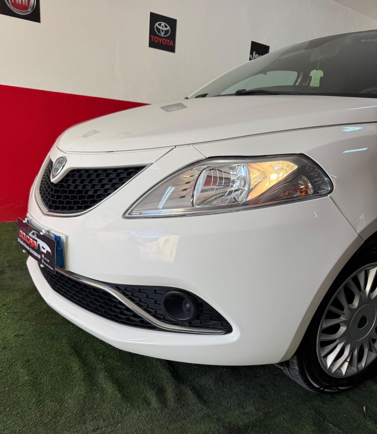 Lancia Ypsilon 1.2 69 CV 5 porte GPL Ecochic Silver