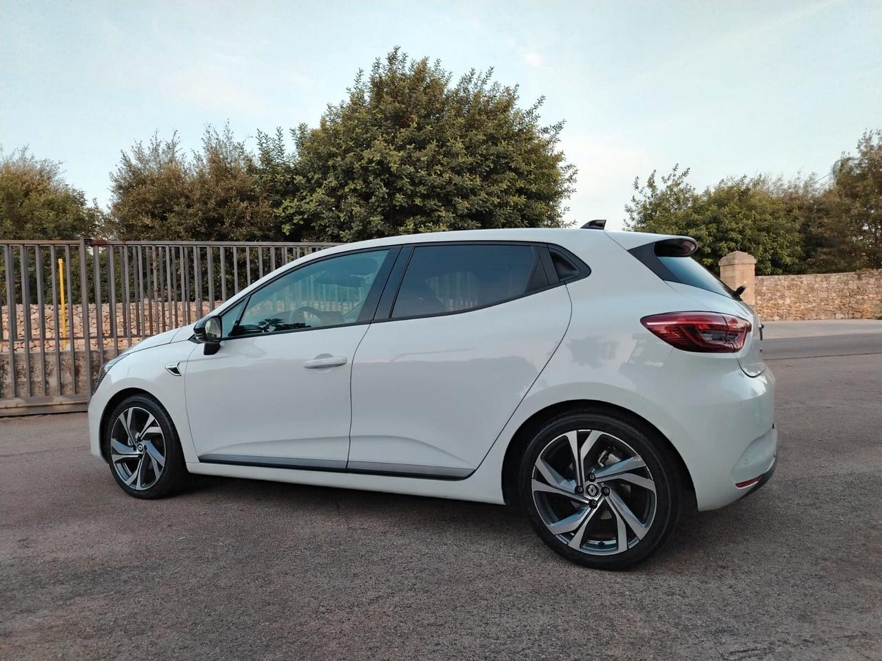 Renault Clio 1.6 E-Tech hybrid R.S. Line 145cv auto
