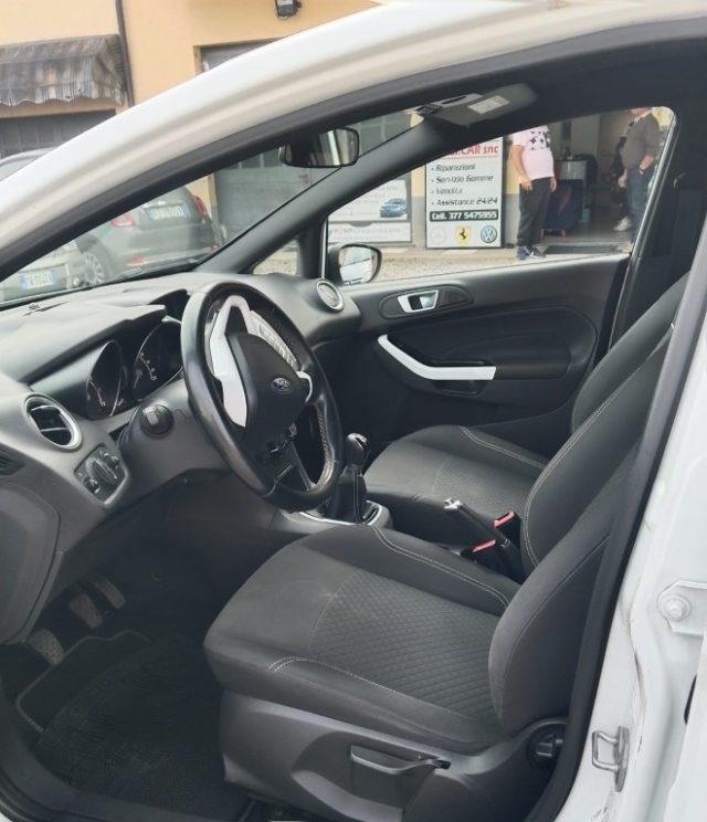 FORD Fiesta 1.0 EcoBoost 100CV 5 porte Black & White Edition