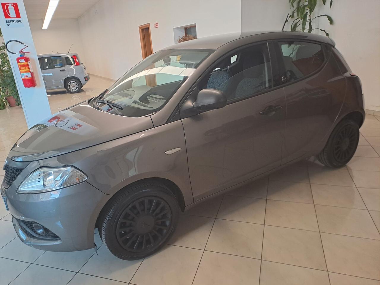 Lancia Ypsilon 1.0 FireFly 5 porte S&S Hybrid Ecochic Silver