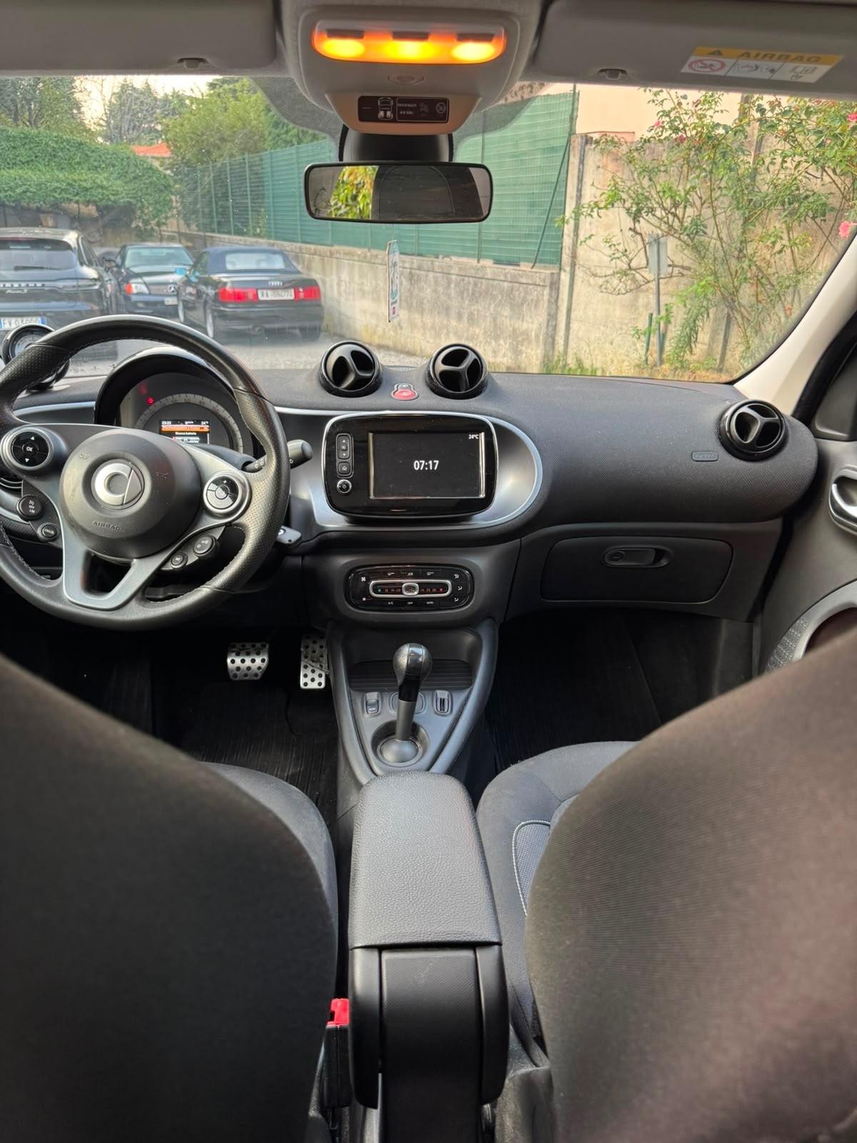 Smart ForFour EQ Pulse