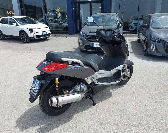 Yamaha XMAX 250