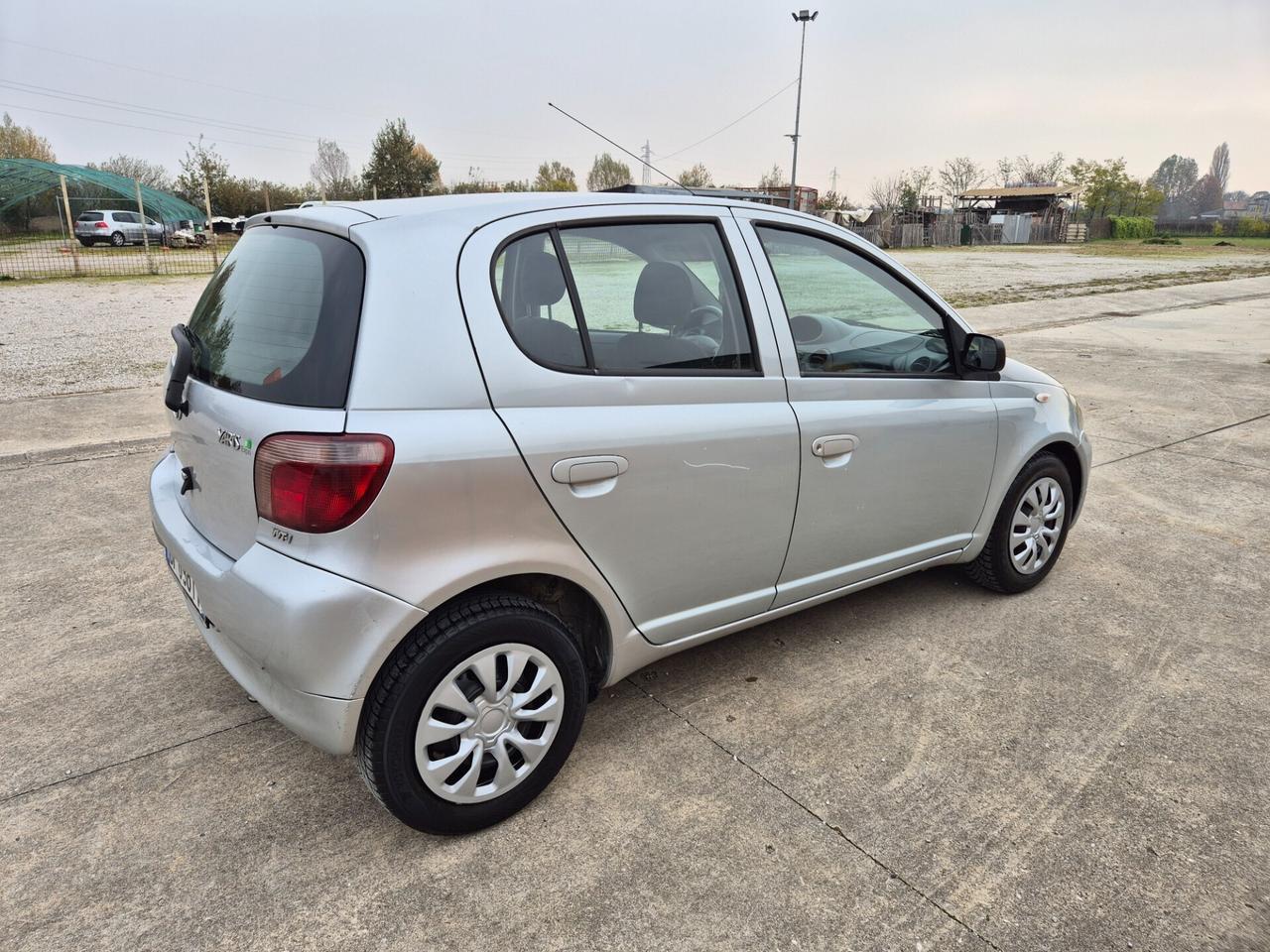 Toyota Yaris 1.0i 16V cat 5 porte neopatentati