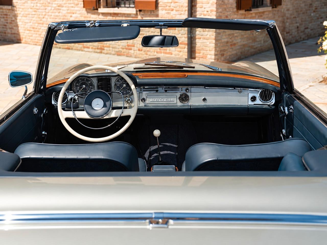 Mercedes-benz SL 230 Pagoda W113