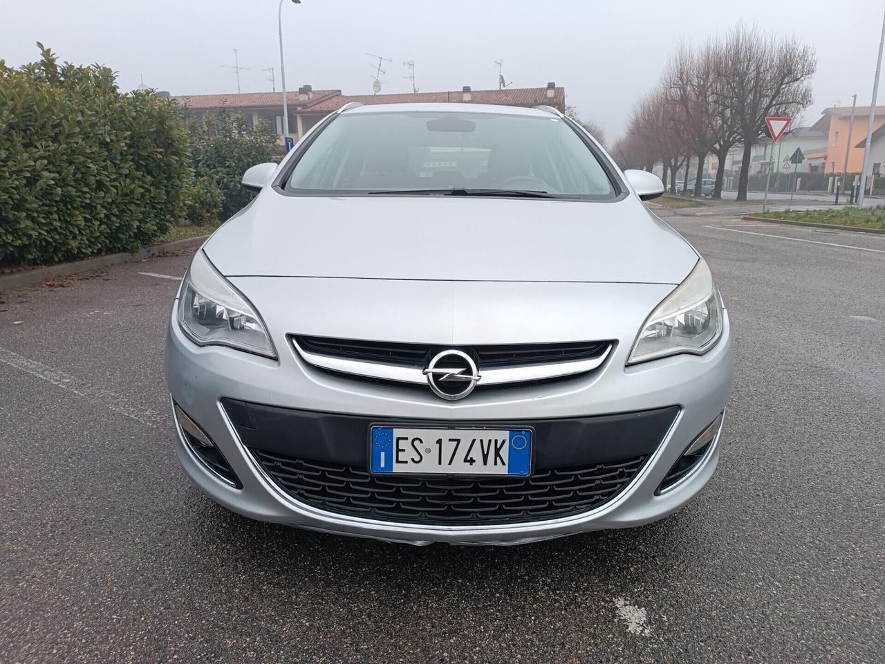 Opel Astra 1.4 GPL garanzia