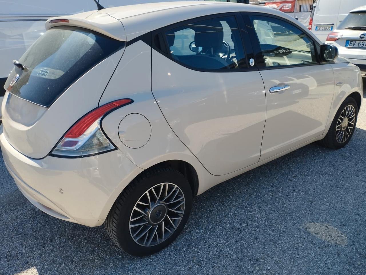 Lancia Ypsilon 1.2 69 CV 5 porte GPL Ecochic Silver