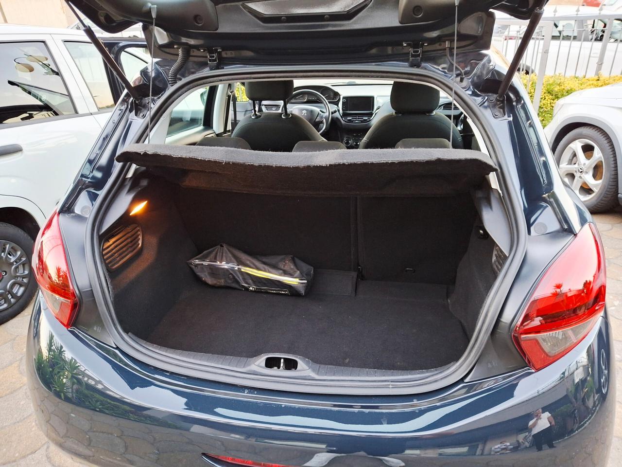 Peugeot 208 BlueHDi 75 5 porte Touch