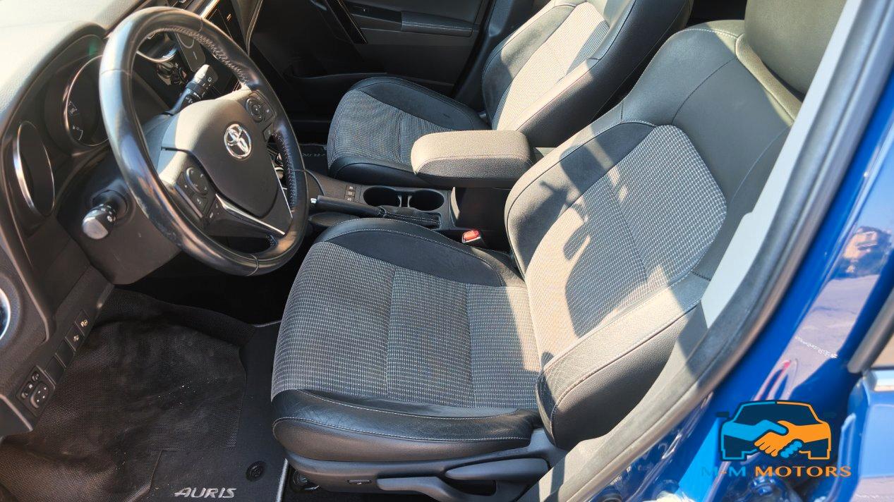 Toyota Auris 5 Porte Auris 1.8h Lounge cvt