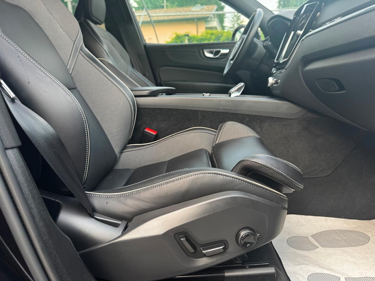 Volvo XC 60 XC60 B4 automatico Plus Dark