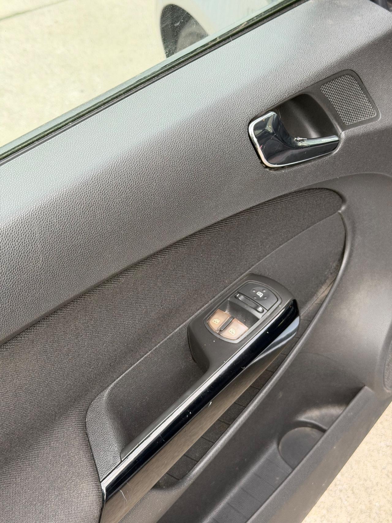 Opel Corsa 1.2 3 porte - Neopatentati - Revisionata