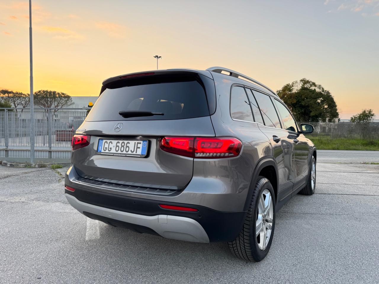 MERCEDES GLB 180d Sport - Luci Ambient Navi 18