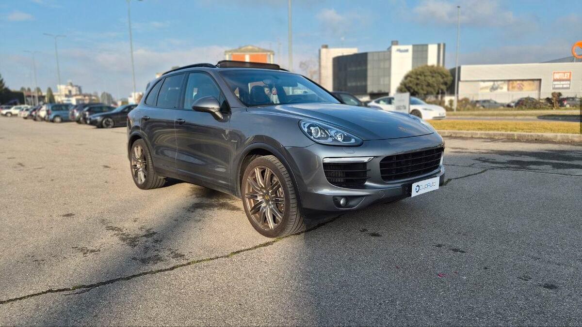 Porsche Cayenne 3.0 Platinum Edition tiptronic
