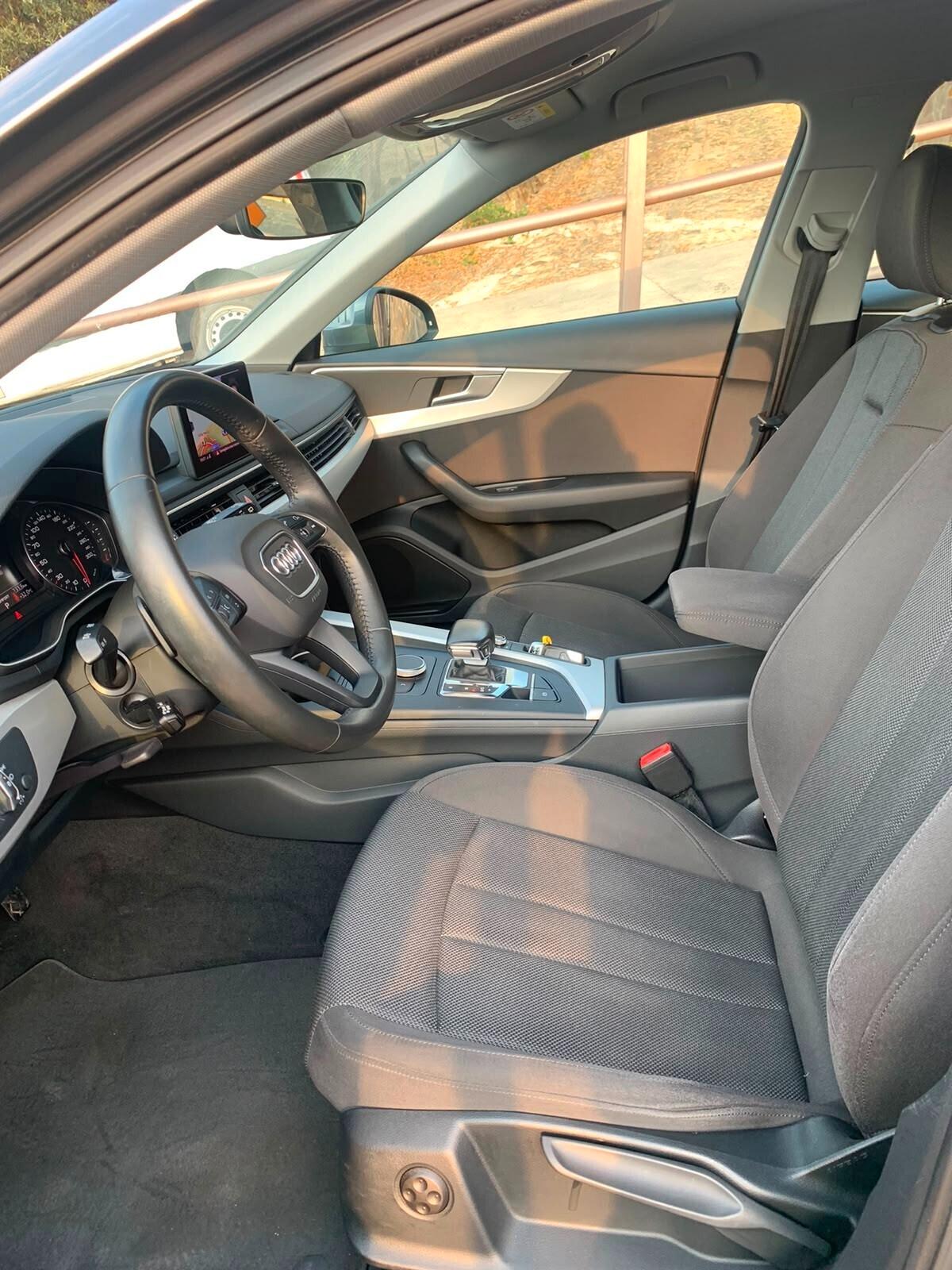 Audi A4 Avant 30 TDI S tronic Business