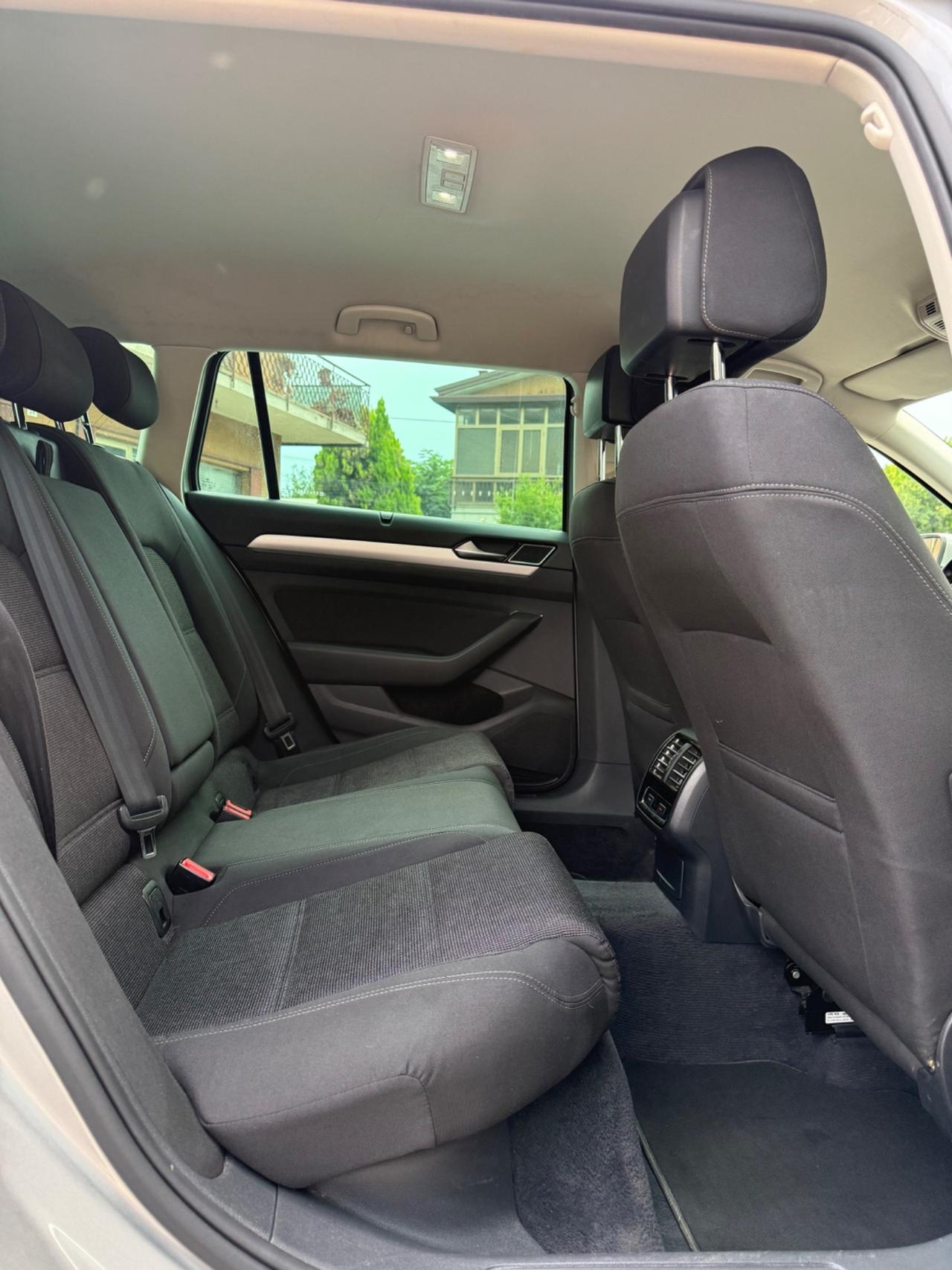 Volkswagen Passat Variant Businessline 1.6 TDI BlueMotion Technology