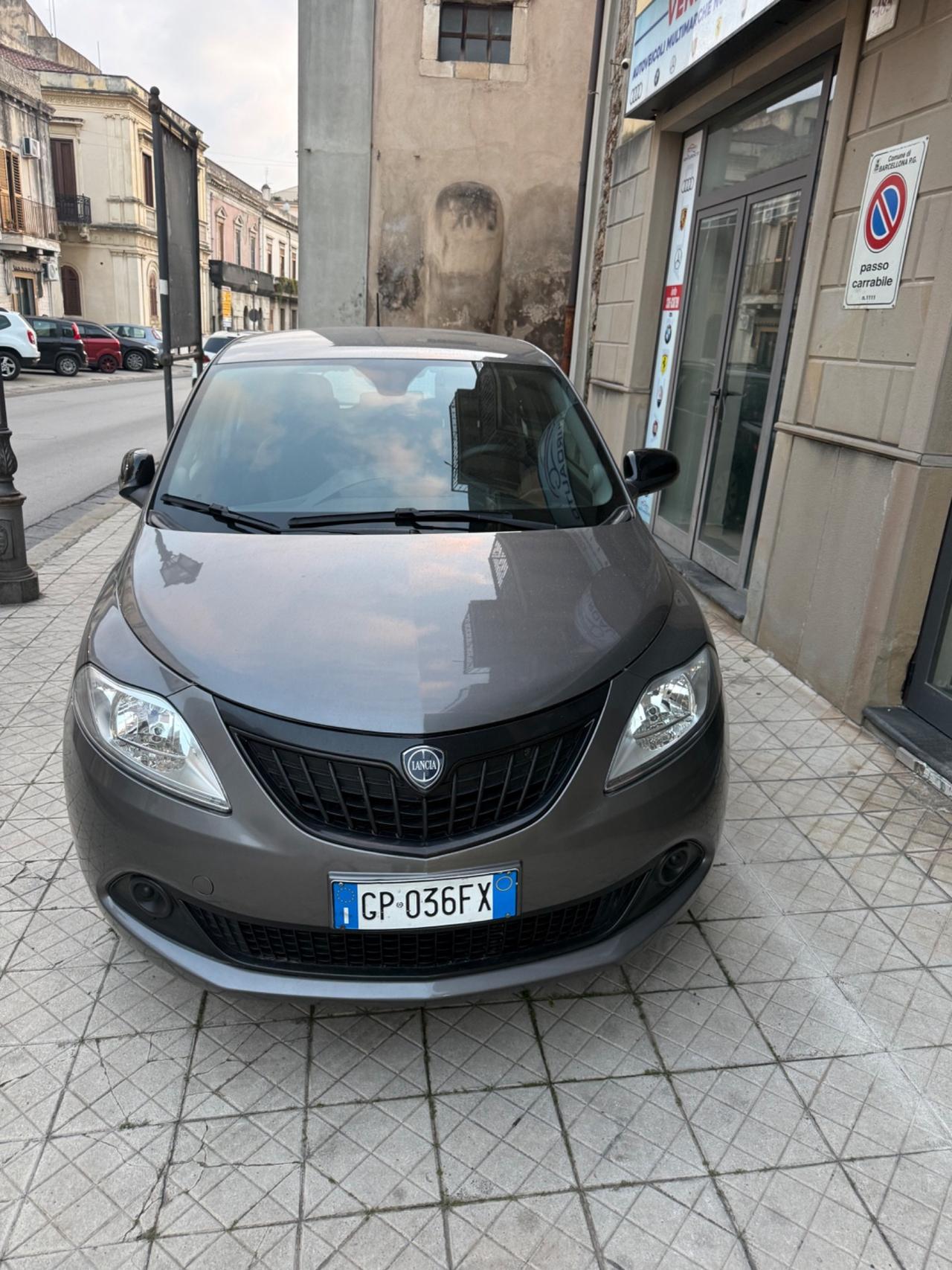 Lancia Ypsilon 1.0 FireFly 5 porte S&S Hybrid Gold