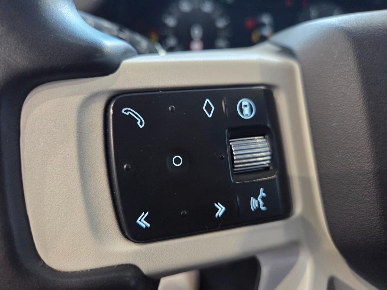 Land Rover Defender 90 3.0D I6 AWD Auto X-Dynamic SE