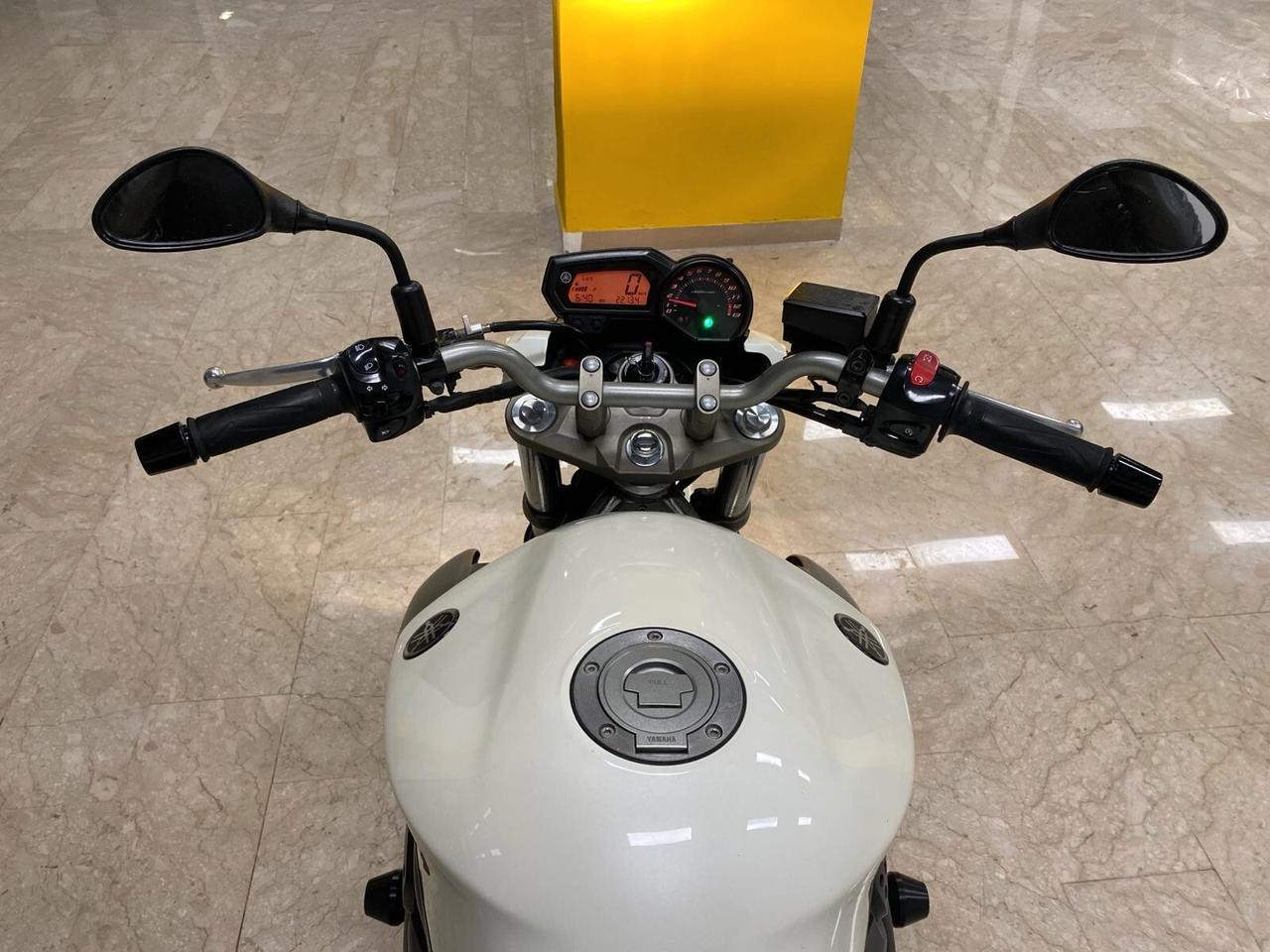 Yamaha XJ6 CLOUDY WHITE