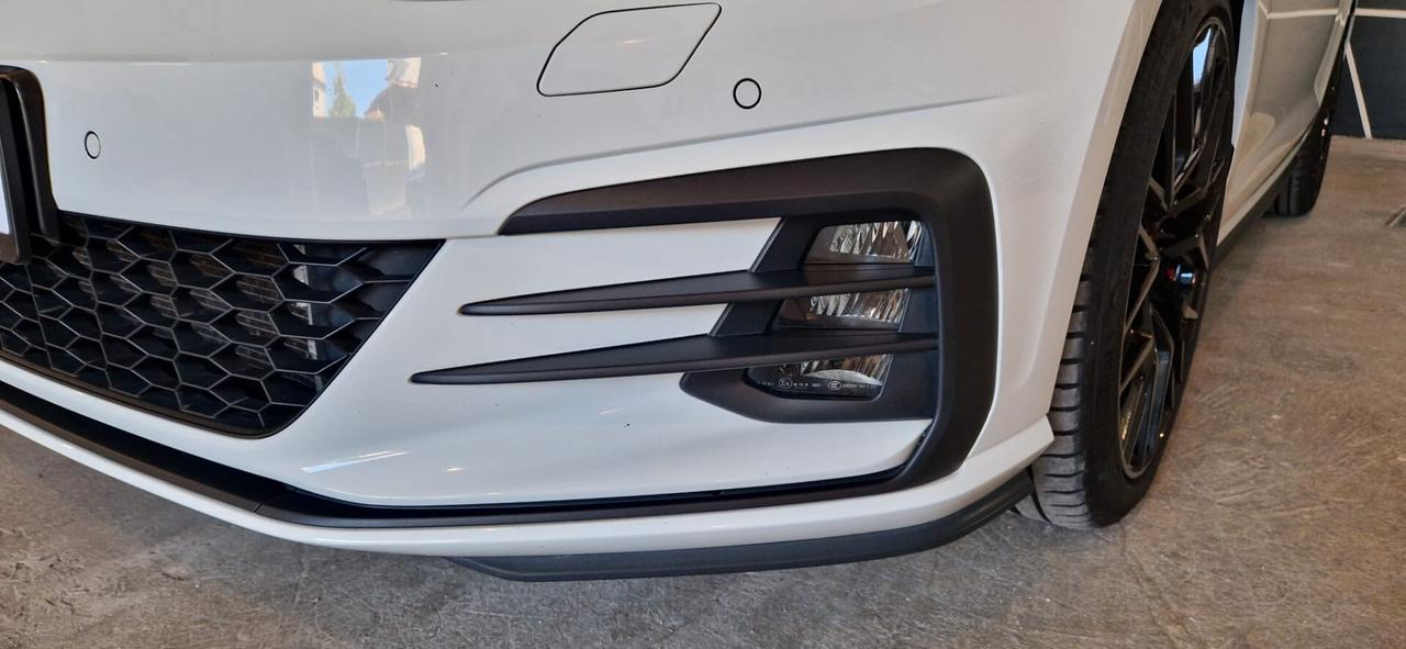 Volkswagen Golf GTI Performance 2.0 245 CV TSI DSG 5p.
