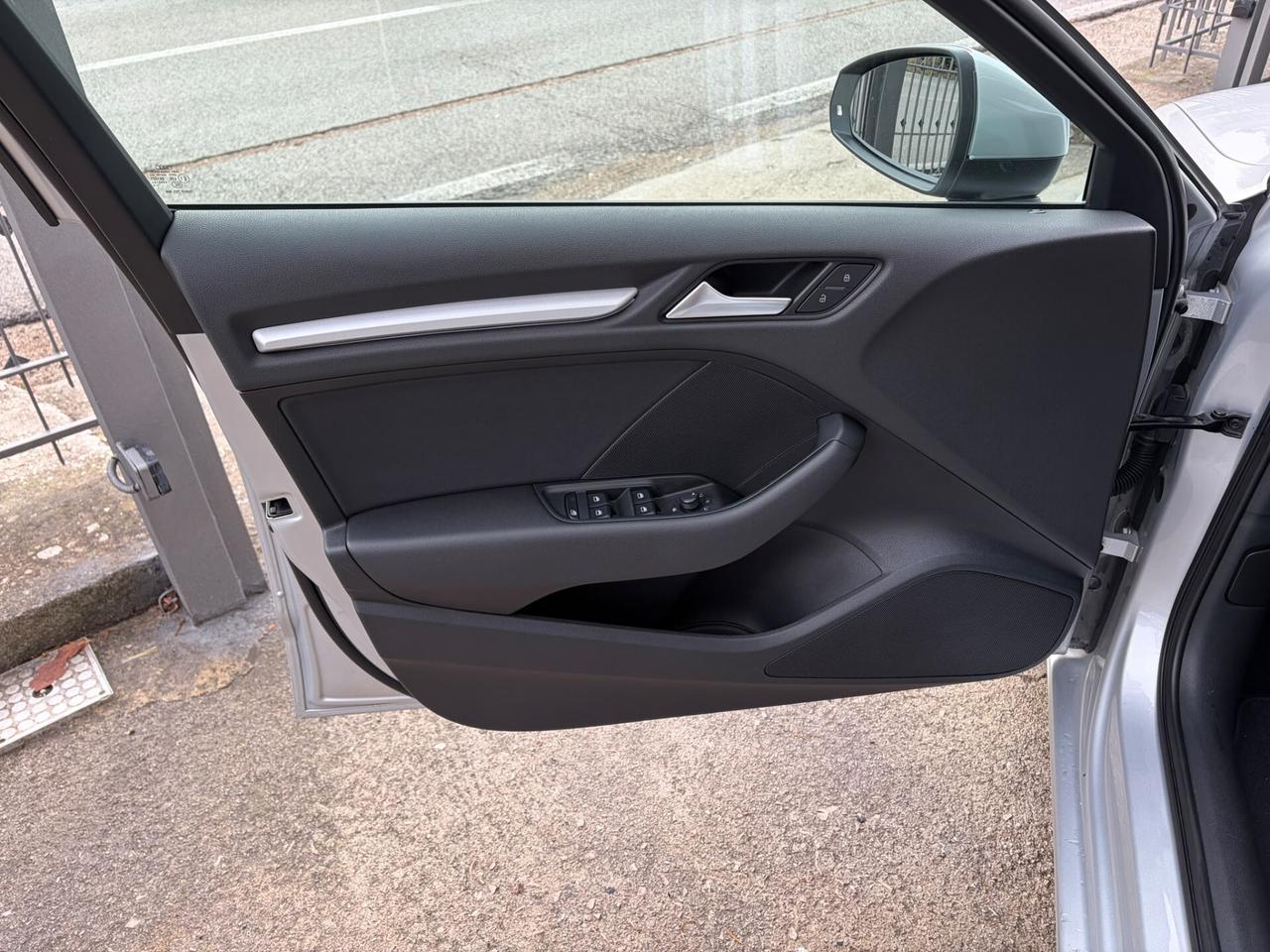 Audi A3 SPB 1.6 TDI 105cv S tronic Attraction