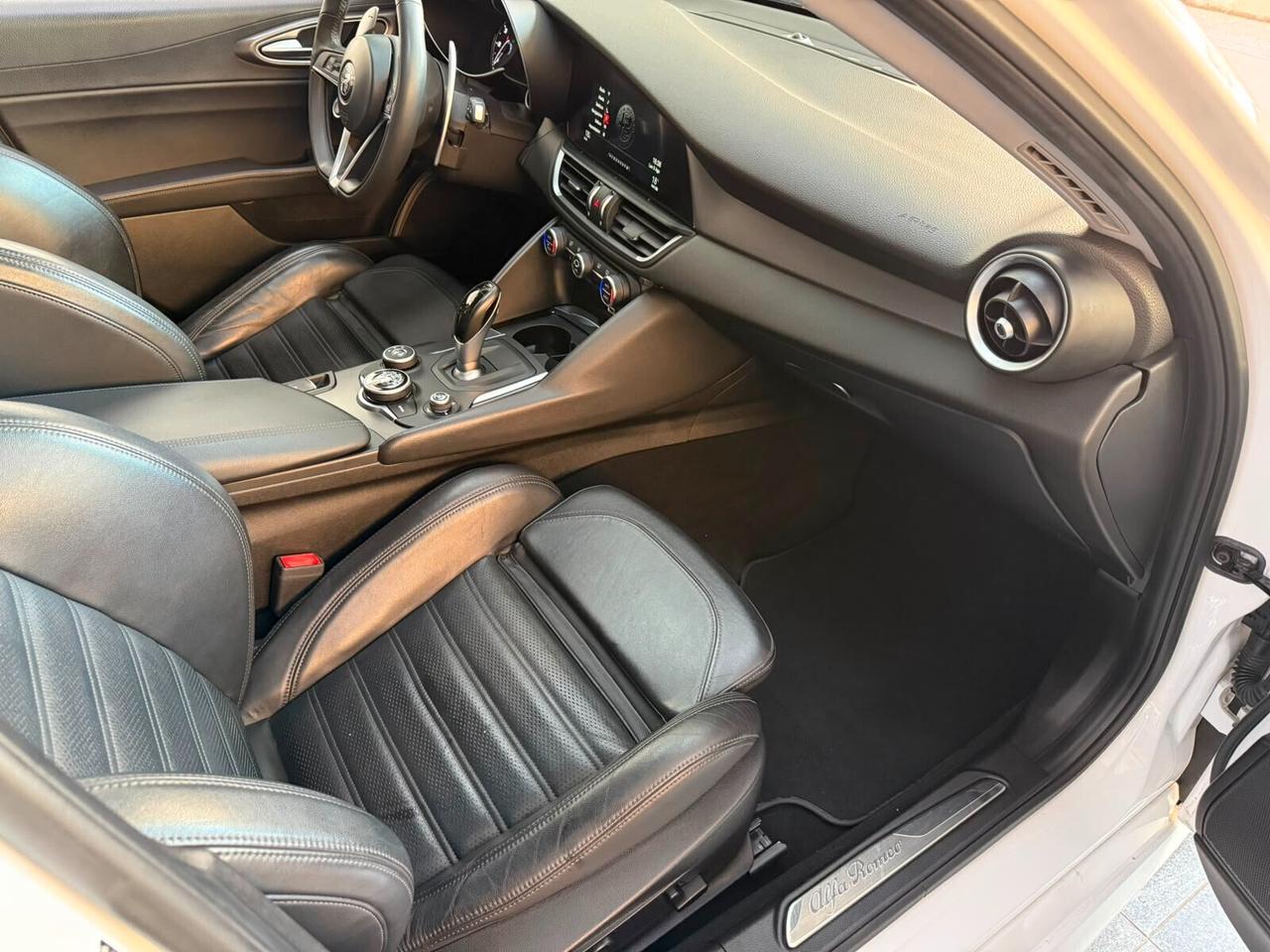 Alfa Romeo Giulia 2.2 Turbodiesel 210 CV AT8 AWD Q4 Veloce