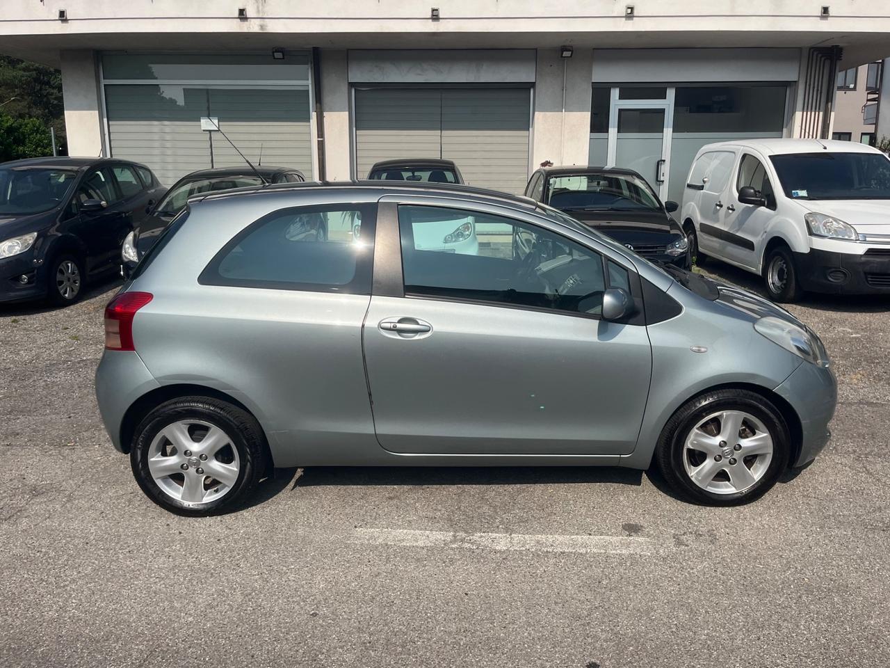 Toyota Yaris 1.3 3 porte/cambio è semiautomatico