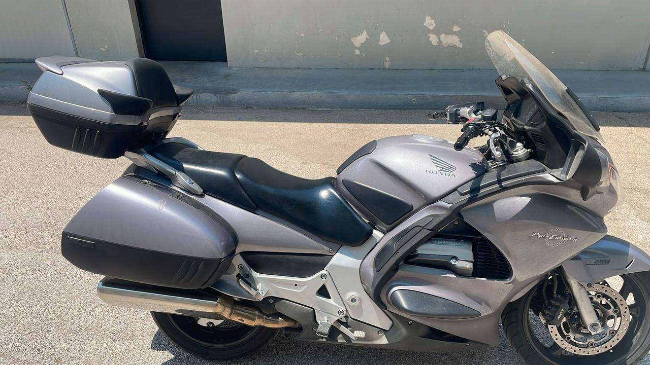 HONDA STX PAN EUROPEAN 1300 - 2002