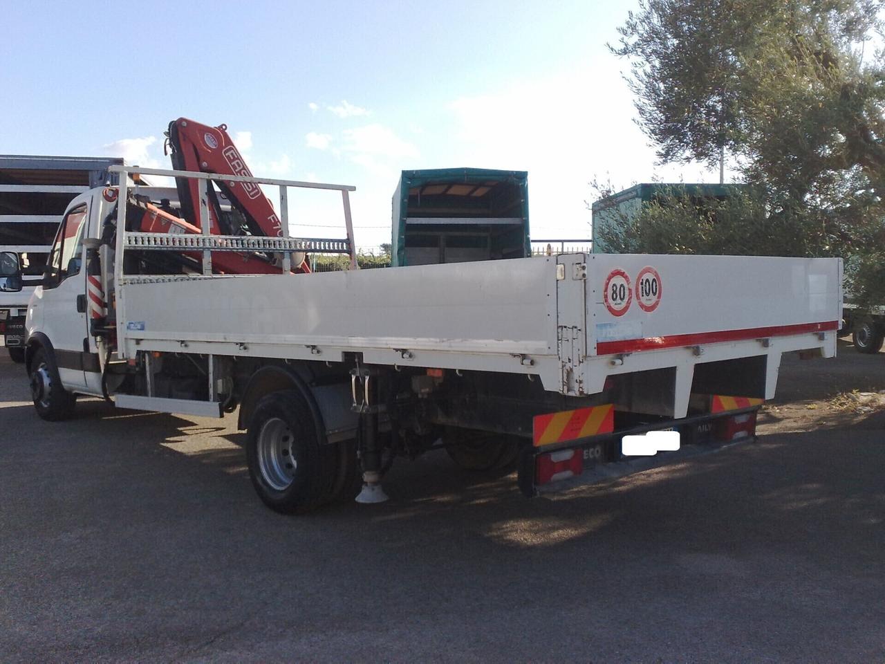 Iveco 65c17 3000cc cassone fisso con grù - 2013