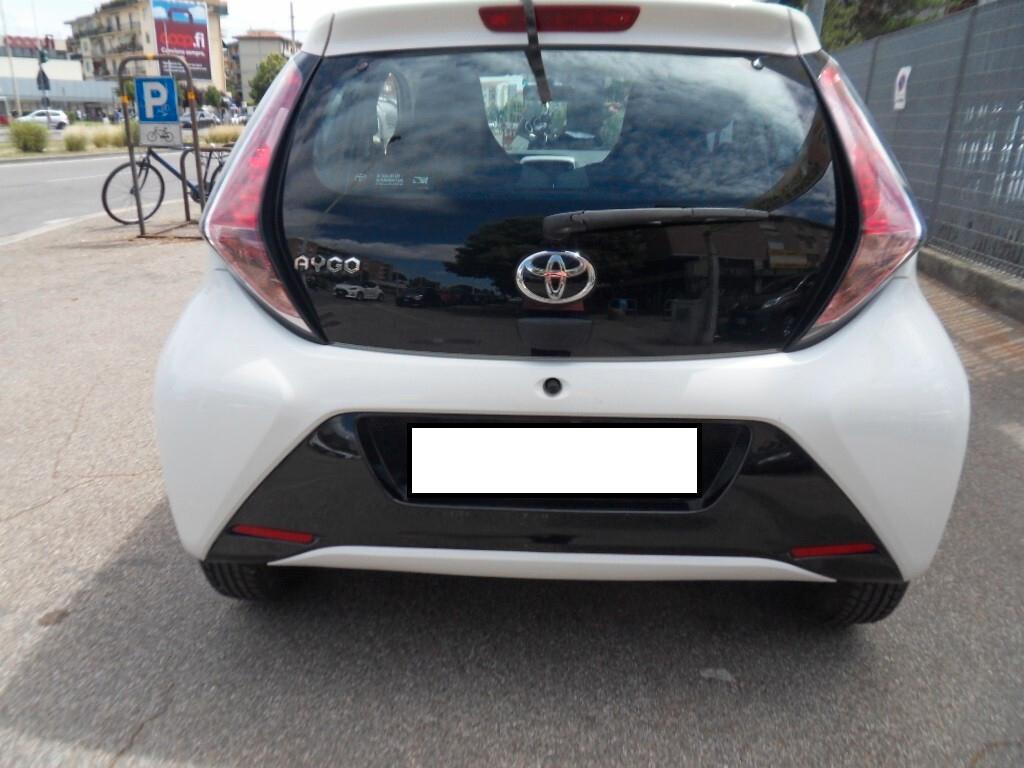 Toyota Aygo 1.0 VVT-i 69 CV 5 porte x-business MMT
