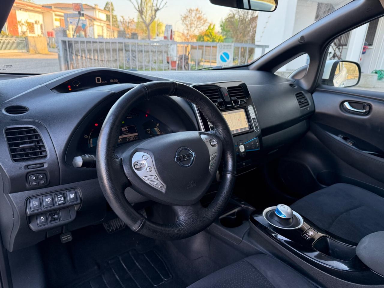 Nissan Leaf Tekna 30KWh Solar pack Spoiler 2016