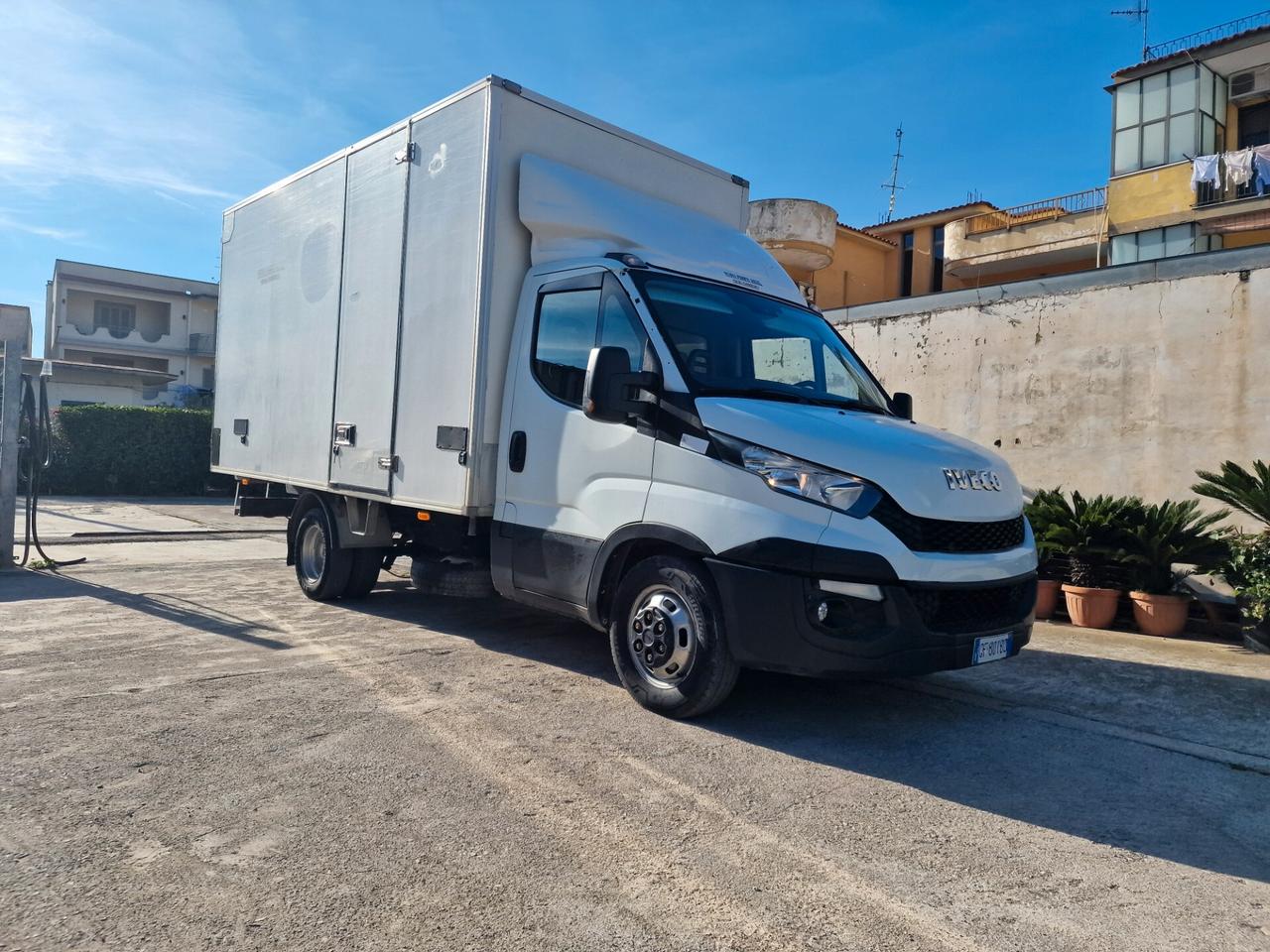 Iveco COIBENTATO SENZA FRIGO