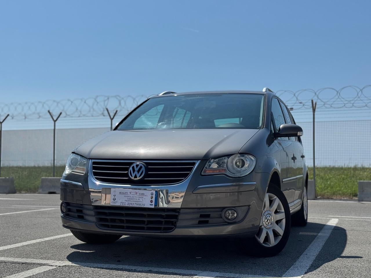 Volkswagen Touran 2.0TDI DSG 140 CV 7 POSTI HIGHLINE 12 MESI DI GARANZIA