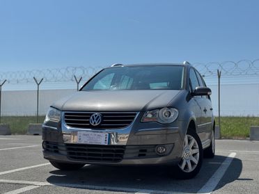 Volkswagen Touran 2.0TDI DSG 140 CV 7 POSTI HIGHLINE 12 MESI DI GARANZIA