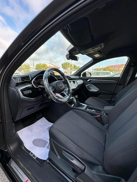 Audi Q3 45 TFSI e S tronic Line Identity Black