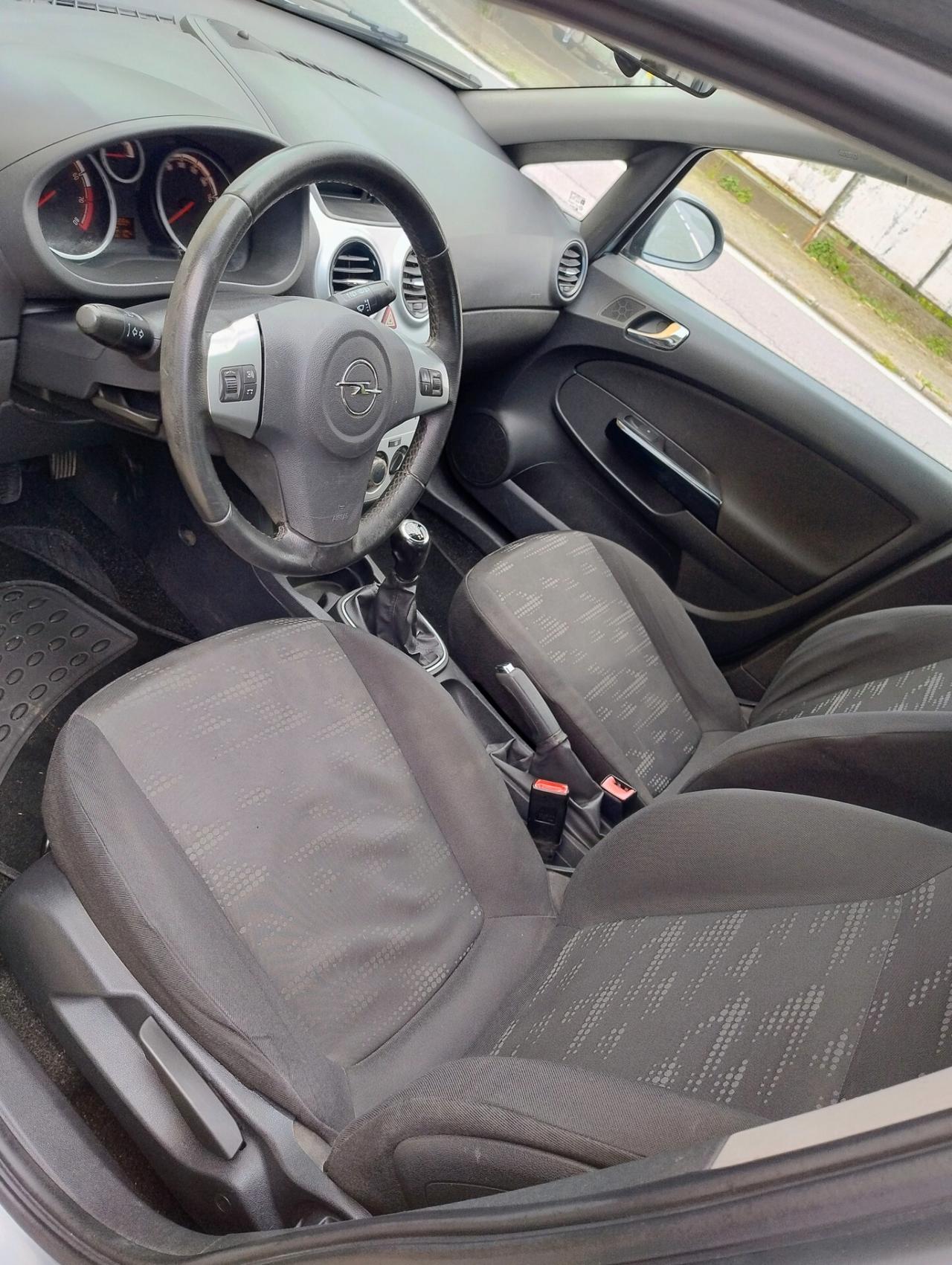 Opel Corsa 1.2 5 porte Cosmo NEOPATENTATI
