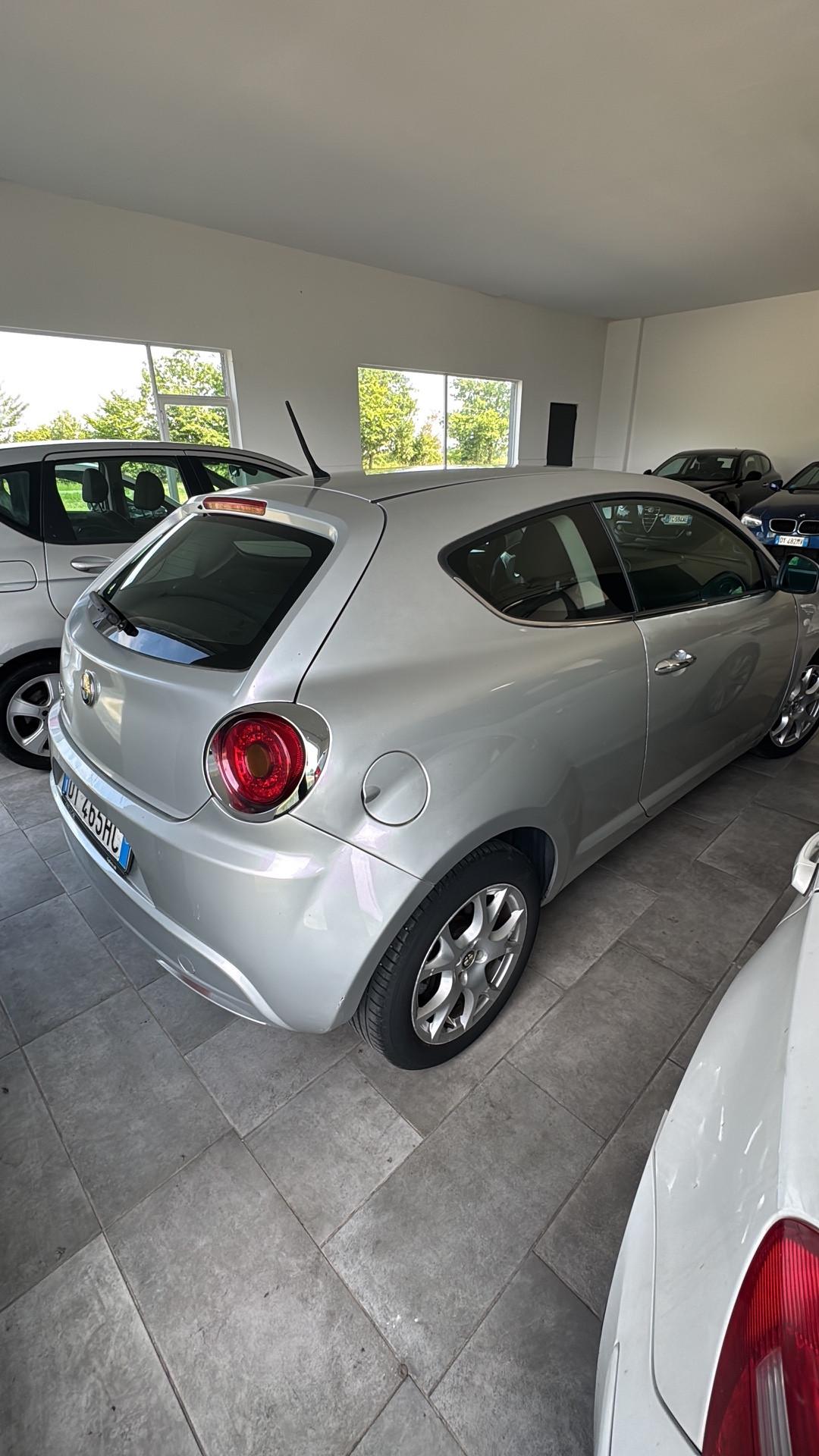 Alfa Romeo MiTo 1.6 JTDm 16V Distinctive Sport Pack