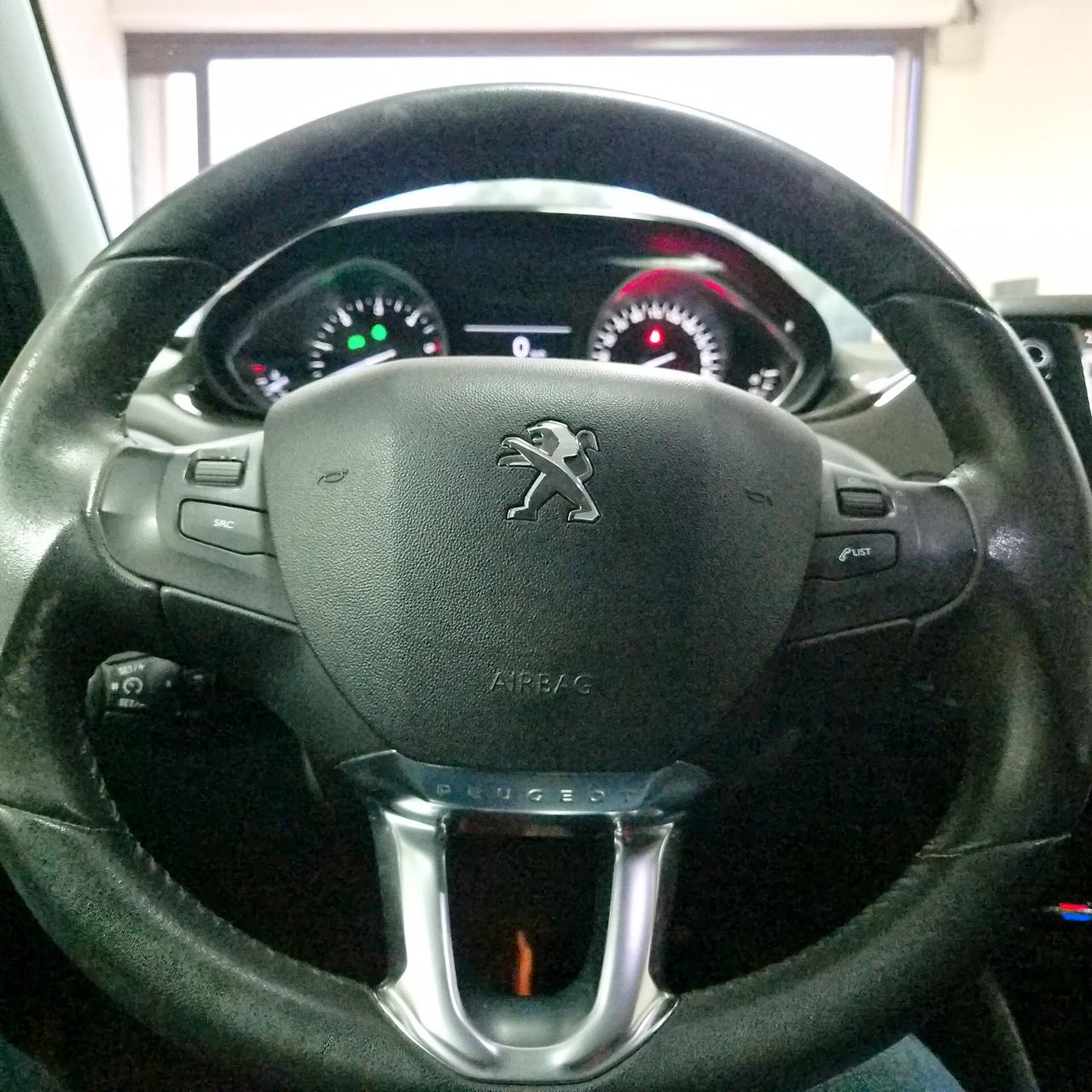 Peugeot 208 1.4 HDi 68 CV 5 porte Allure