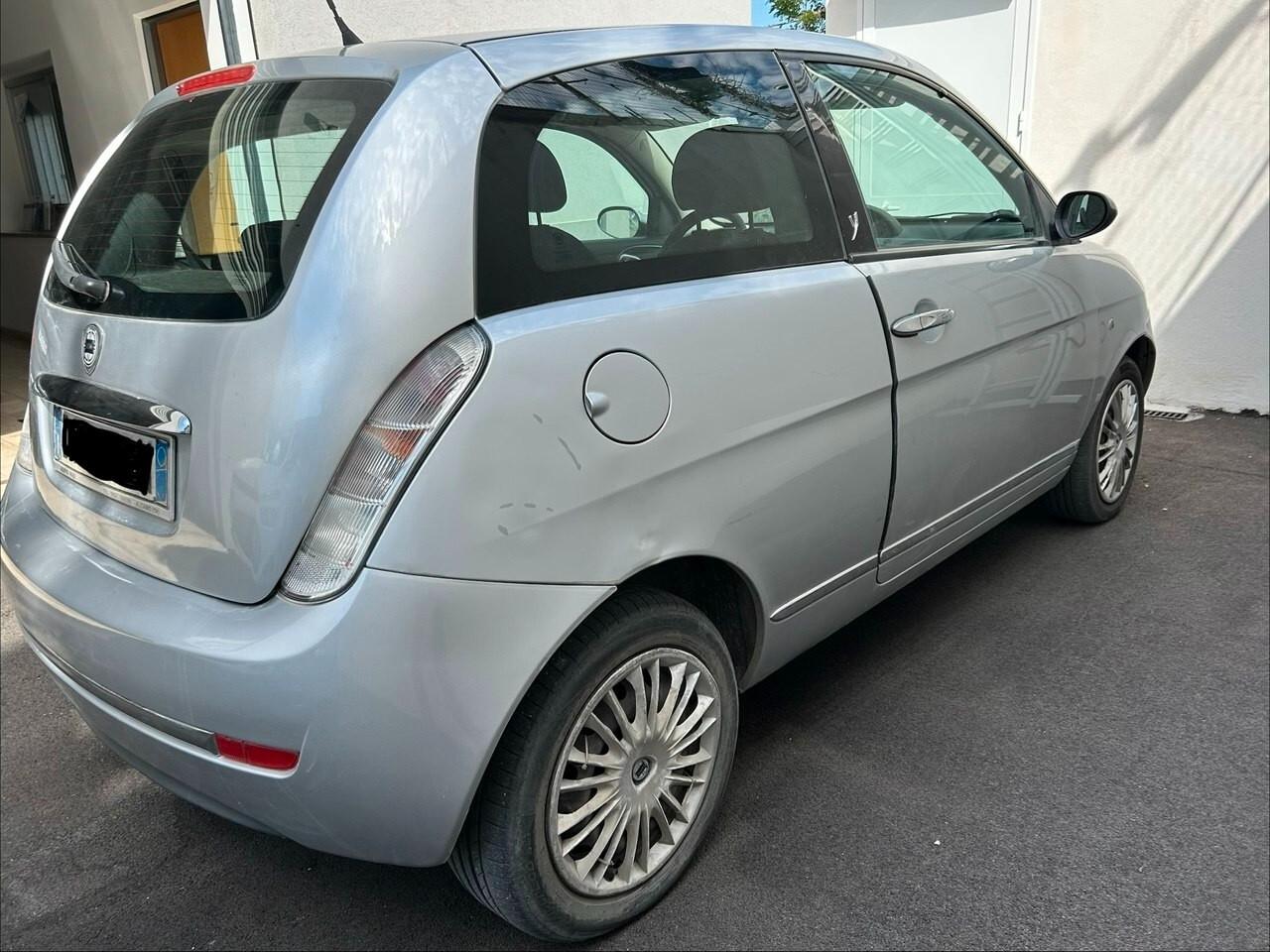 Lancia Ypsilon 1.3 MJT 75 CV Platino